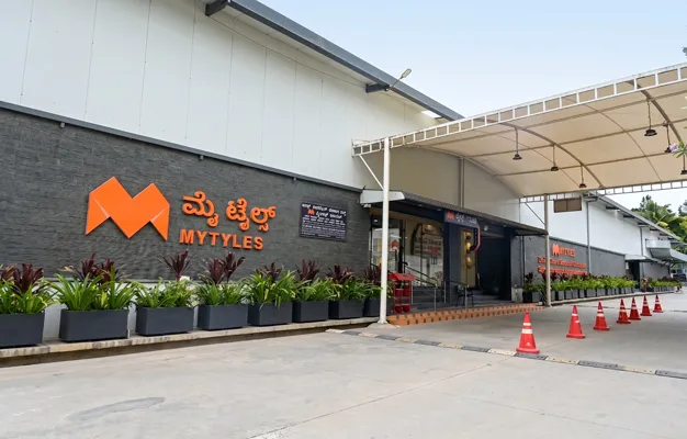 Store view 14